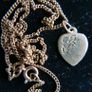 Vintage 9ct Gold 375 Gold Engraved Heart Pendant and chain 2,7g L-12" Image 8