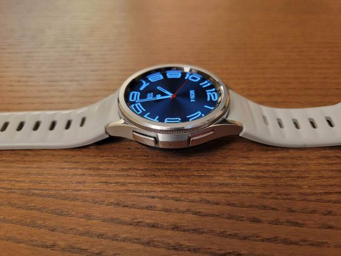 Samsung Galaxy Watch6 Classic (43mm Silver) + Extra Bands