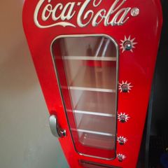 coca cola fridge/machine
