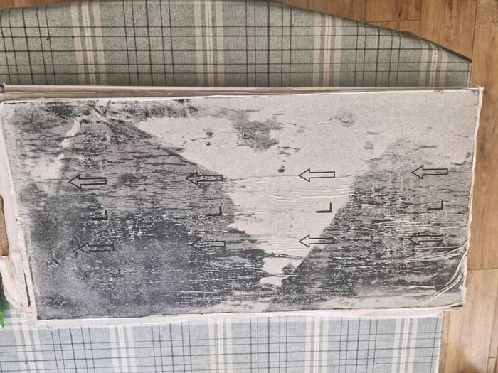 Self-adhesive floor tiles
