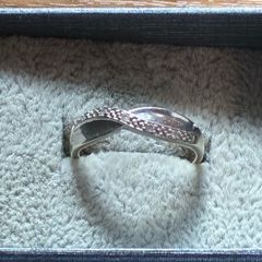9k 375 gold and diamond ring