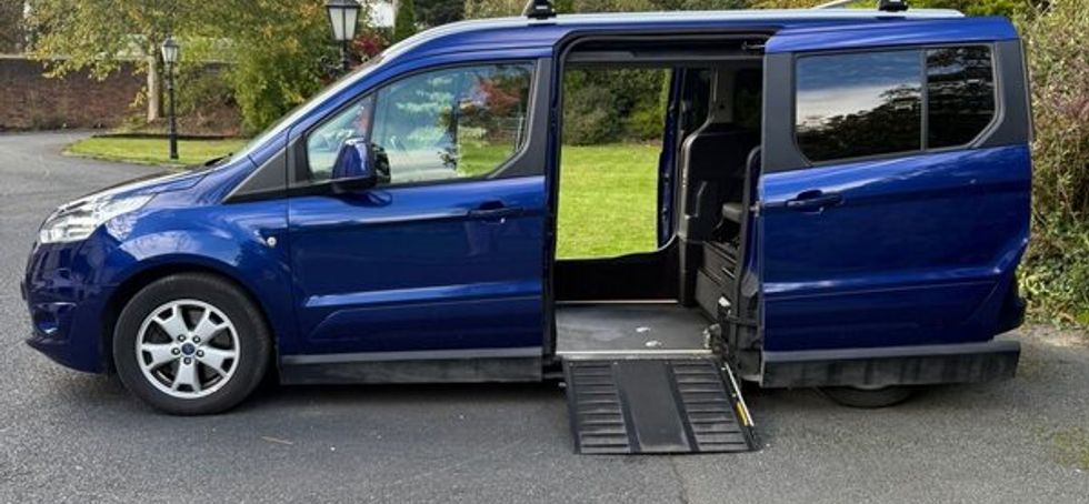 Ford Tourneo Connect | Wheelchair Upfront