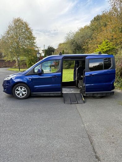 Ford Tourneo Connect | Wheelchair Upfront