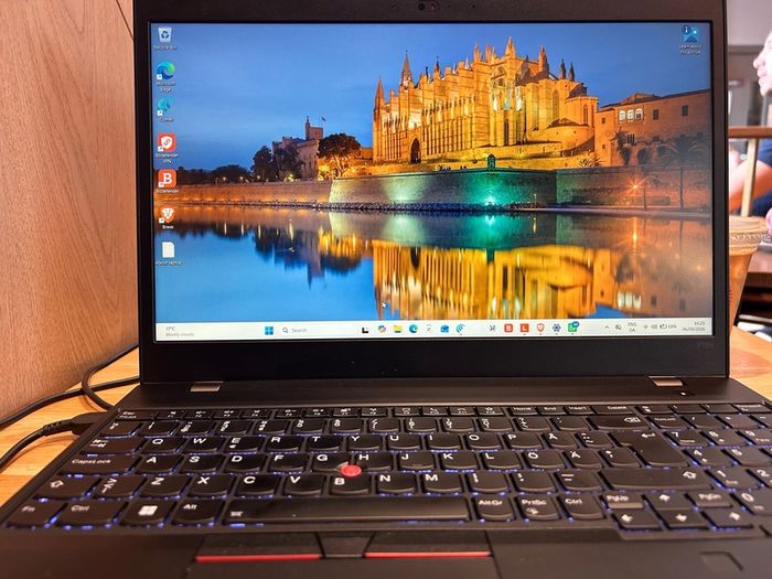 Lenovo ThinkPad P15v Gen 3 Mobile Workstation - i7 / 32GB RAM / 512GB Storage/ GPU- NVIDIA T1200