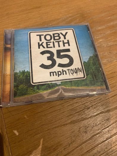 Toby Keith - 35 MPH Town