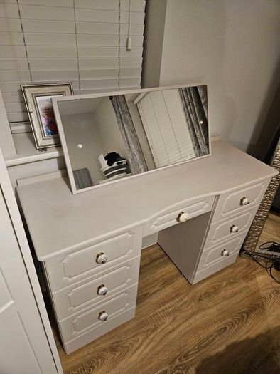 Dressing table