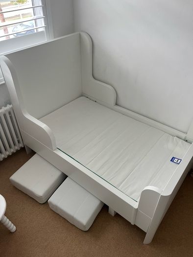 Toddler bed with mattress