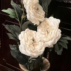 Large display vase and flowers