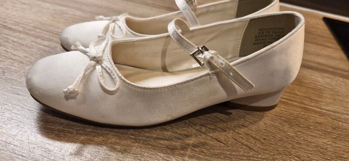 monsoon ivory shoes size 1
