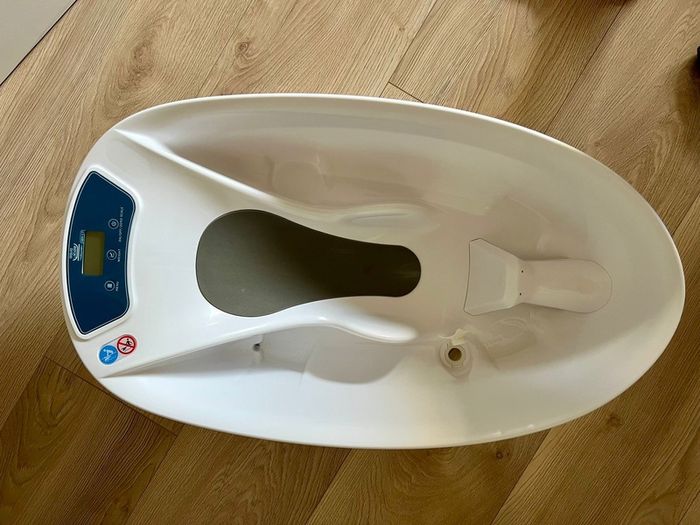 Acquascale V3 Digital Baby Bath - White