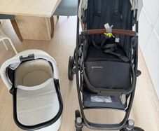 Uppababy vista v2 pushchair and carrycot
