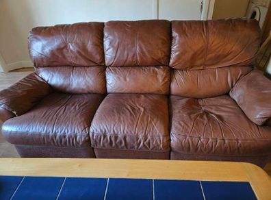 3 seater reclining sofa & 2 reclining armchairs