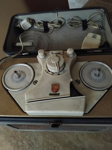 reel to reel vintage tape recorder