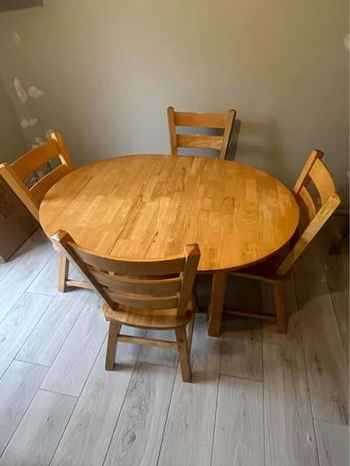 Extendable Solid wood Table and 4 Chairs