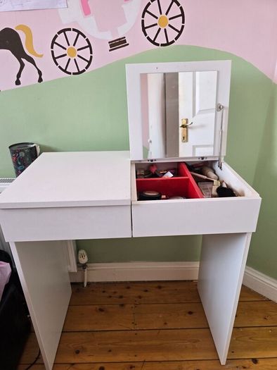 Dressing table