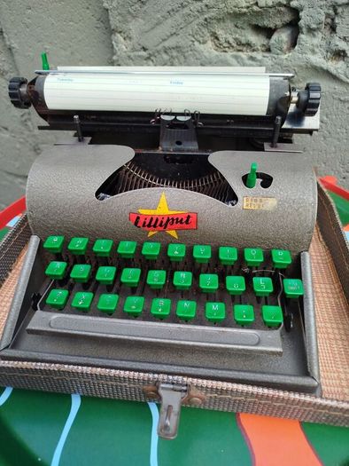 Vintage Childs Lilliput typewriter