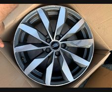 Audi genuine 18 inch Alloy x 1