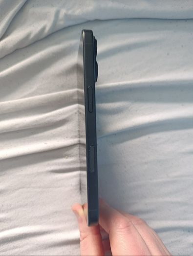 I phone 16 128gb Black ( Locked to three network)