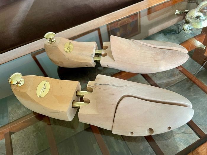 Vintage Gentlemen Sculpted Wooden Shoe Trees Set Size 10 or 43 Fitzpatricks Shoes