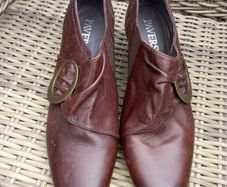 PAVERS brown leather shoes.