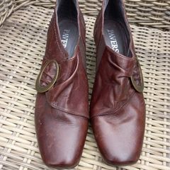 PAVERS brown leather shoes.
