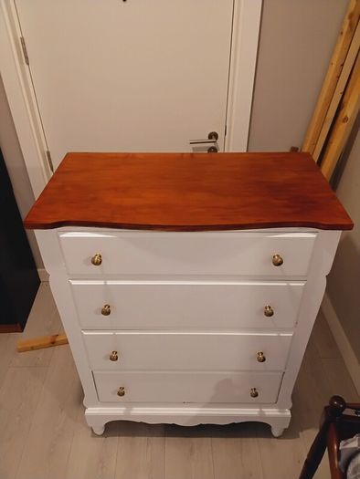 chest of drawers