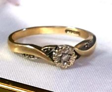 Vintage Hallmarked 9ct Gold Diamond Ring