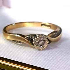 Vintage Hallmarked 9ct Gold Diamond Ring