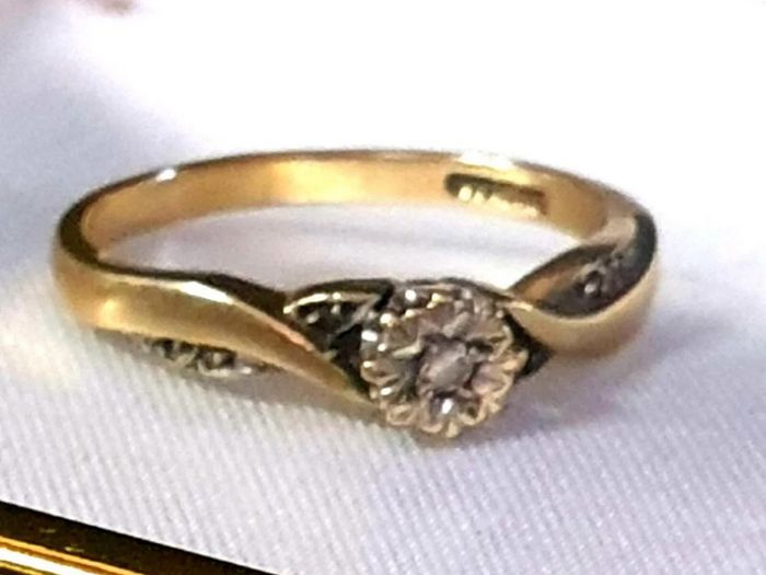 Vintage Hallmarked 9ct Gold Diamond Ring