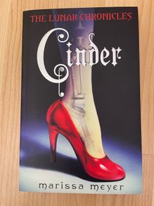 Marissa Meyer - Cinders - Teen book