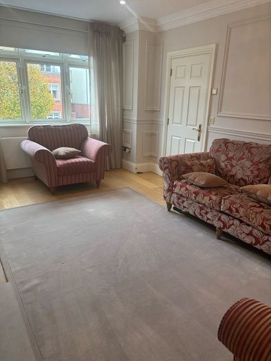 3 piece suite of furniture