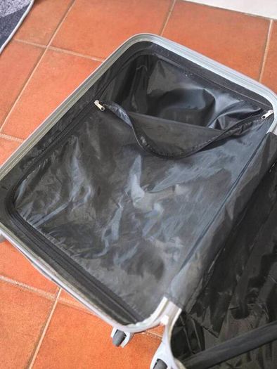 Medium suitcase