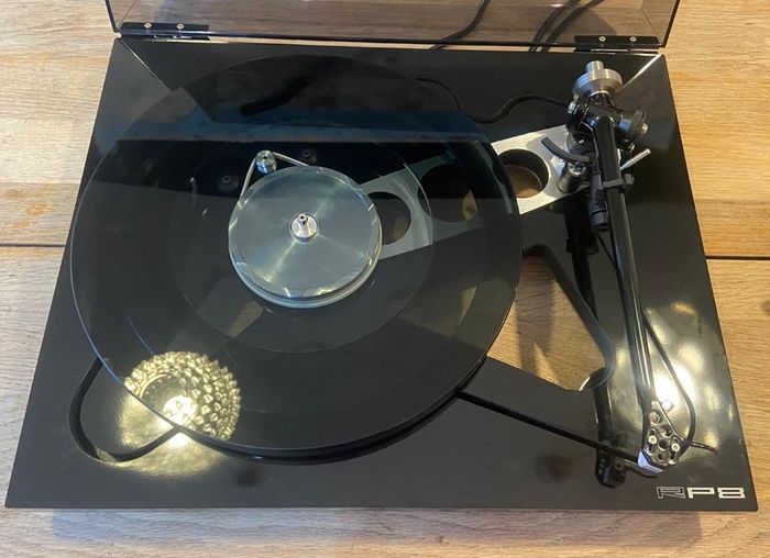Rega RP8 Planar 8 Turntable with RB808 Tonearm and TTPSU Speed Control Power Supply Unit