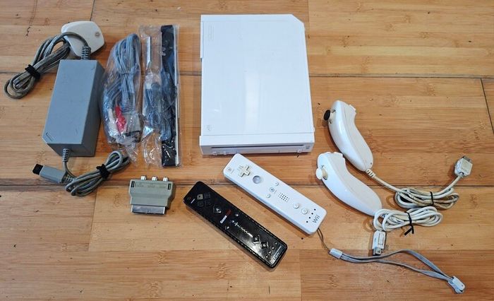 Modded Nintendo Wii with games 64GB SD