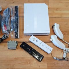 Modded Nintendo Wii with games 64GB SD