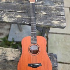 Taylor Baby Taylor BT2 Acoustic Guitar + Gig Bag