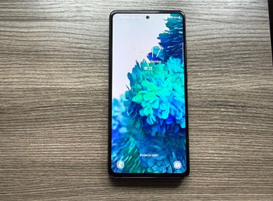 Samsung Galaxy S20 FE 5G - 128GB - Unlocked - Dual SIM