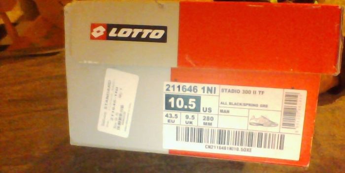 Lotto  stadio 300 II tf astro turf size 9.5