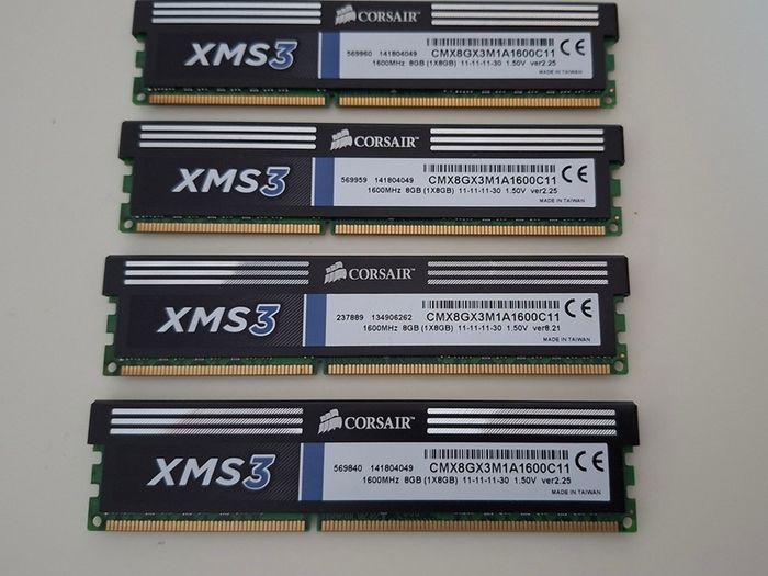 Corsair 32GB (4 x 8GB) DDR3 1600 Mhz CL11 XMS3 Performance Desktop Memory Modul