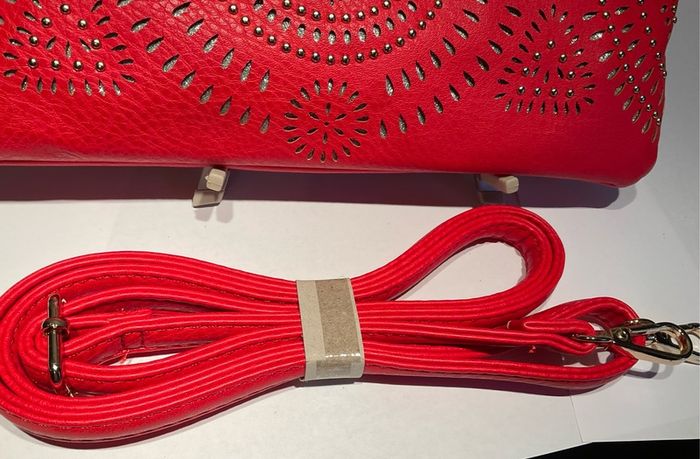 R Stunning Vibrant Red 3-in-1 Clutch Wristlet & Crossbody Bag