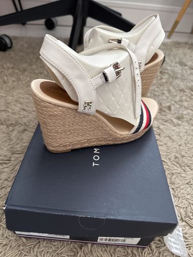 Tommy Hilfiger wedges size 5