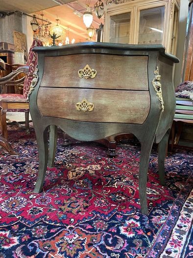 FLASH SALE ! Was 350 now 300 !! Stylishly Painted Bombe Chest of Drawers