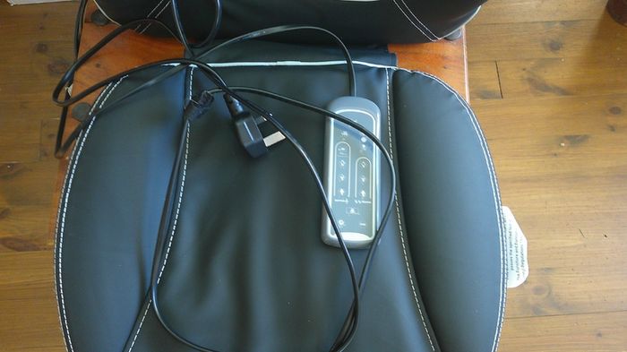 HoMedics Shiatsu Max 2.0 Back and Shoulder Massager with Heat CBS-2016-GB Grey Excellent Condition Boxed Very Little Use Works Perfectly