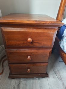 Bedside lockers