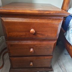 Bedside lockers