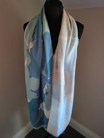 Gallery scarf