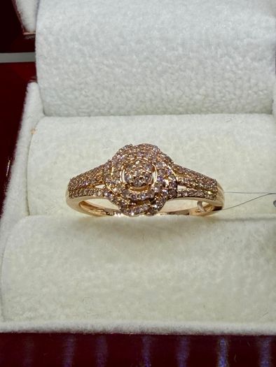 Gold 9K (375) Rose Gold SGL Certified Pink Diamond Cluster Ring.