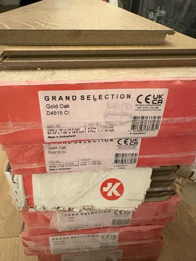 14mm laminate flooring - brand new - Gold oak