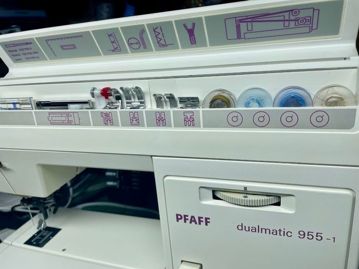 PFAFF Dualmatic 955-1 Sewing Machine with IDT(Upper walking foot) - Just serviced - Excellent condition