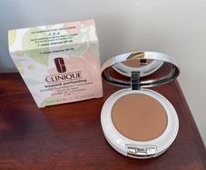 Clinique Beyond Perfecting Powder Foundation & Concealer in shade Cream Chamois - New / Boxed